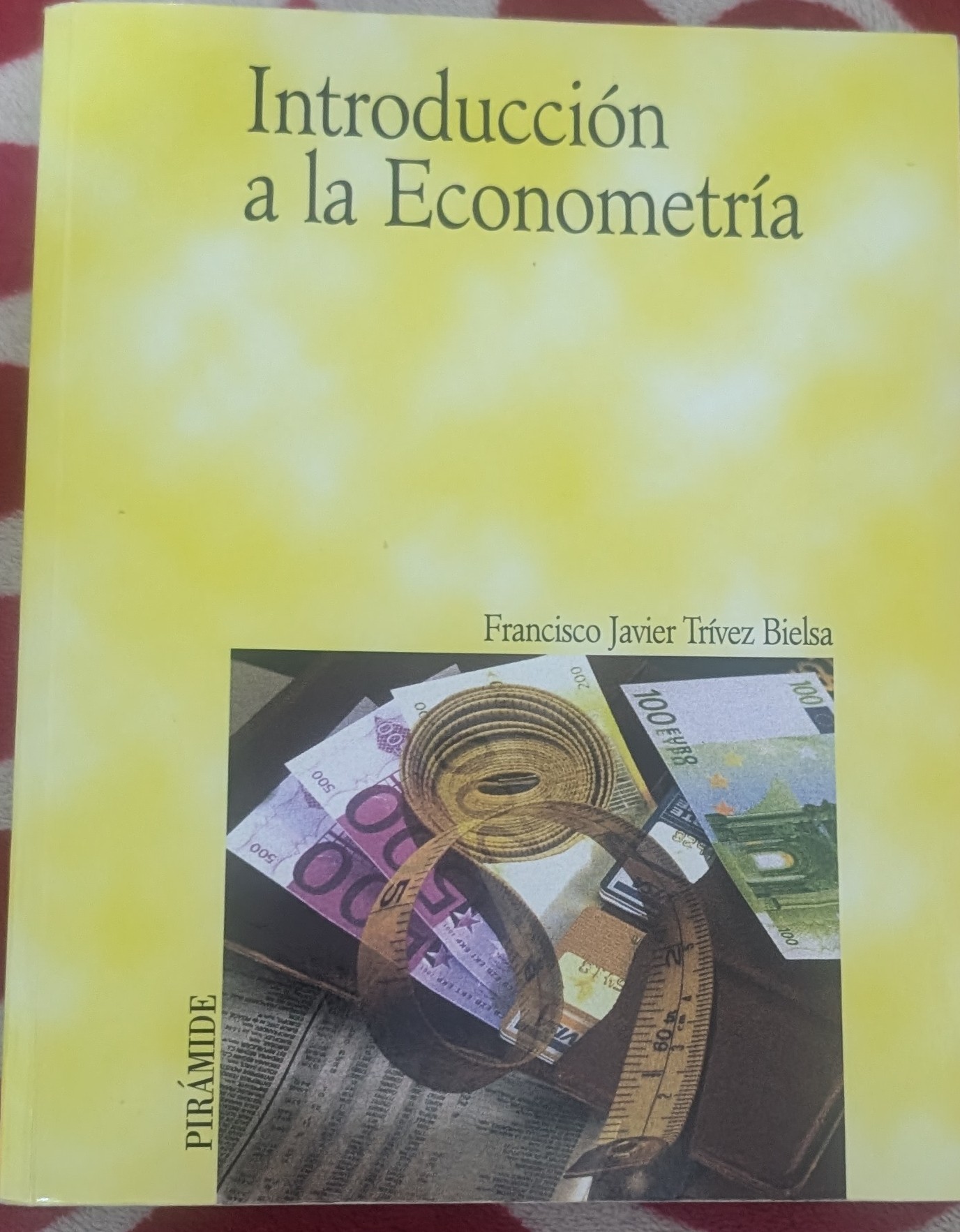 Vendo libro Introducción a la econometría.
Contiene 8 temas con teoría y casos prácticos resueltos y propuestos al final de cada tema, además de anexos y tablas estadísticas. Muy útil a la hora de estudiar la asignatura y según que profesor sea se basa en estos libros.
Precio: 32 euros