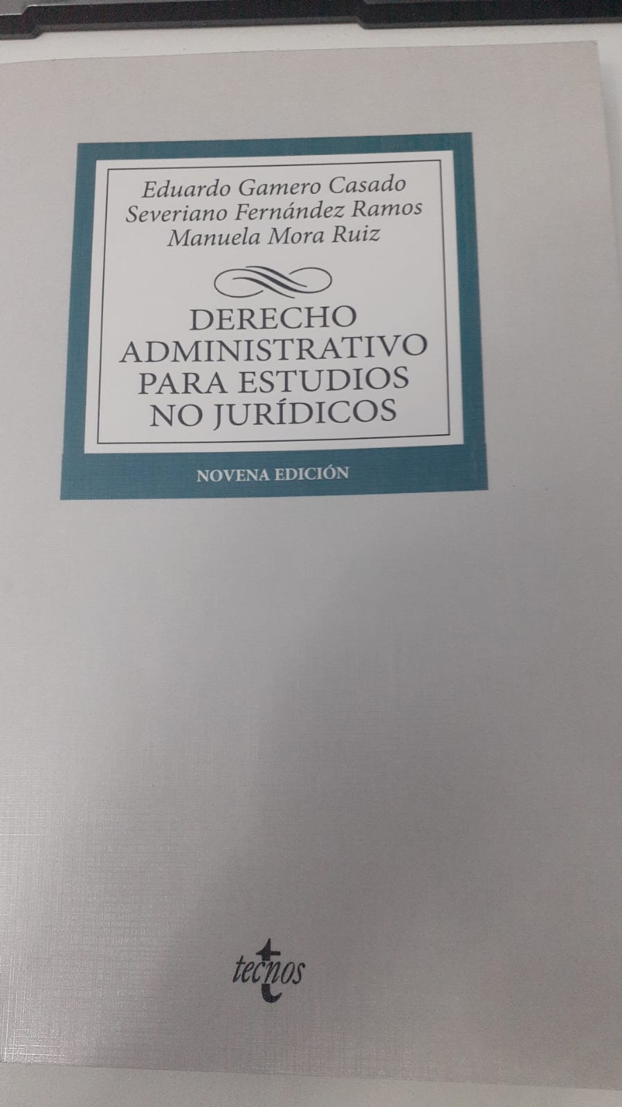 Vendo libro por 19,99 de derecho administrativo para estudios no jurídicos, novena edición, autores: Eduardo Gamero Casado, Severiano Fernánez Ramos y Manuela Mora Ruiz.