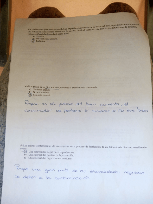 Miniatura del documento examen economia 2015 2.jpg